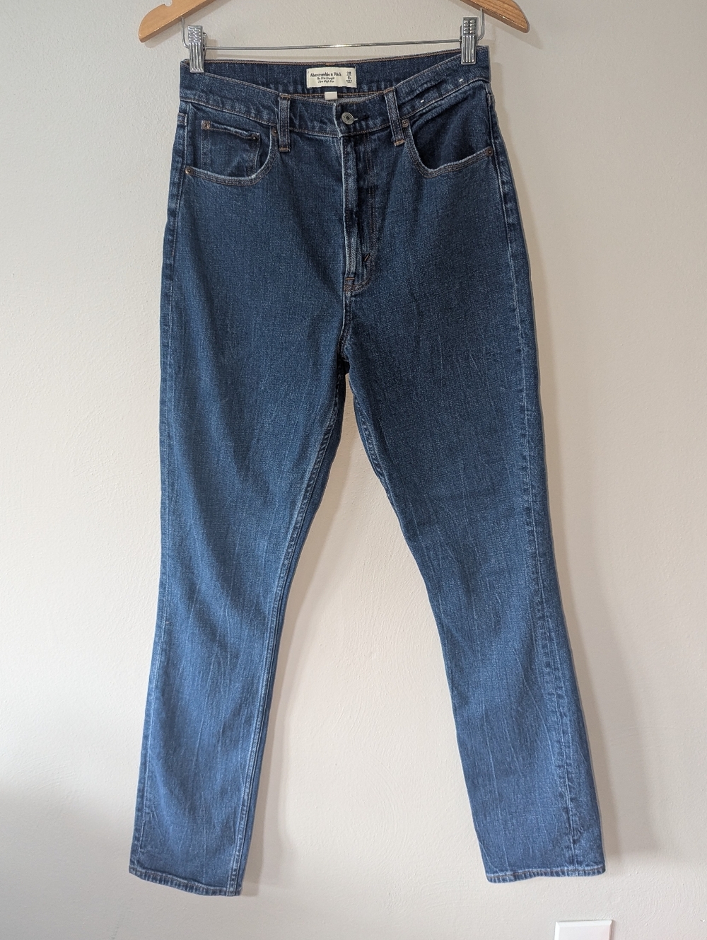 28/6L Abercrombie & Fitch Curve Love The Slim Straight Ultra High Rise Jeans